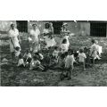 I bambini dell'asilo nel cortile del campo, Caserma Perrone, Novara, 1949